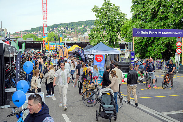 Besucher an der Cycle Week, einem Velofestival in Zürich.