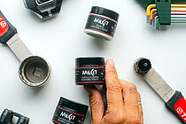 Montagepasten von Milkit und Werkzeug.